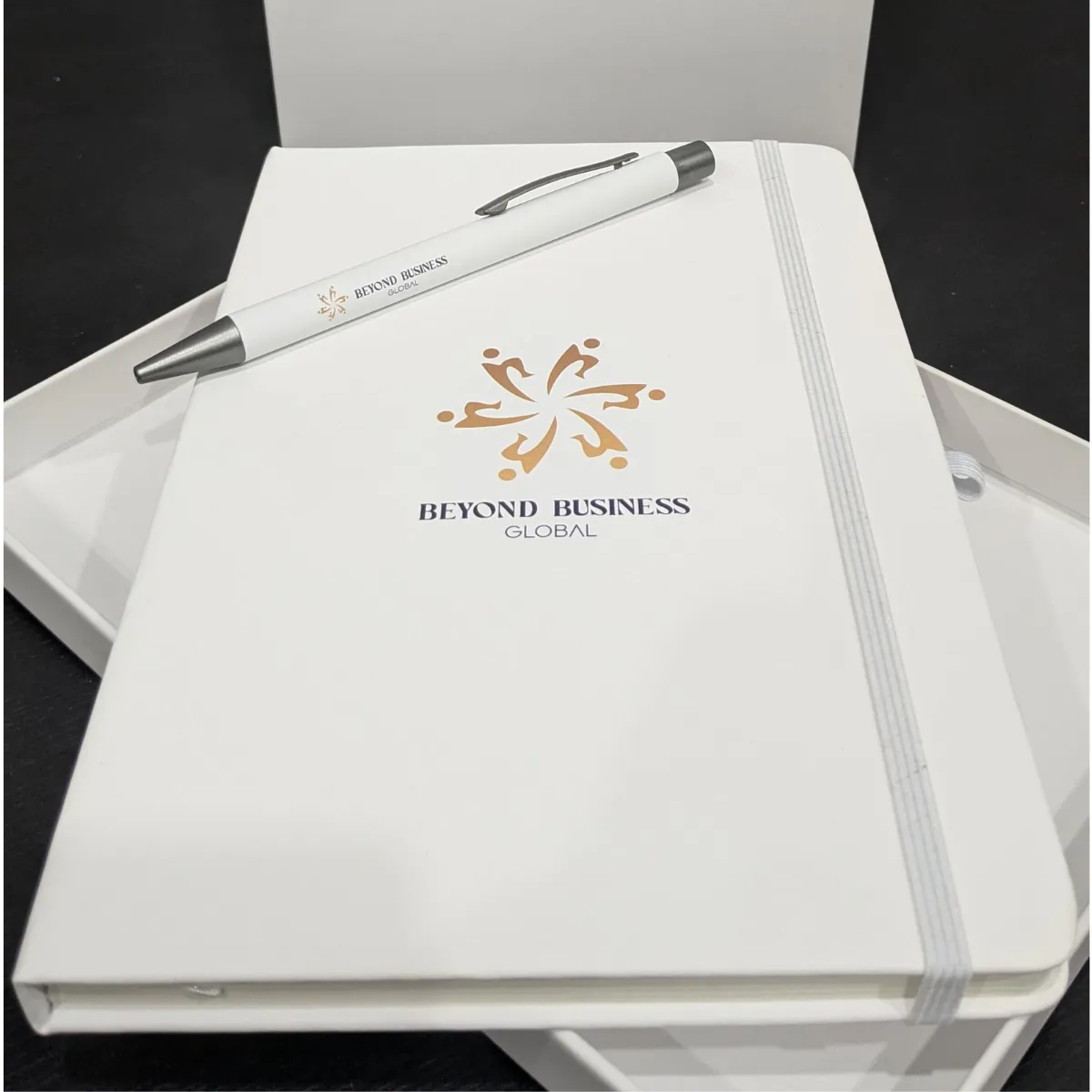Premium Corporate Gifts in Dubai | Delivery All Across UAE