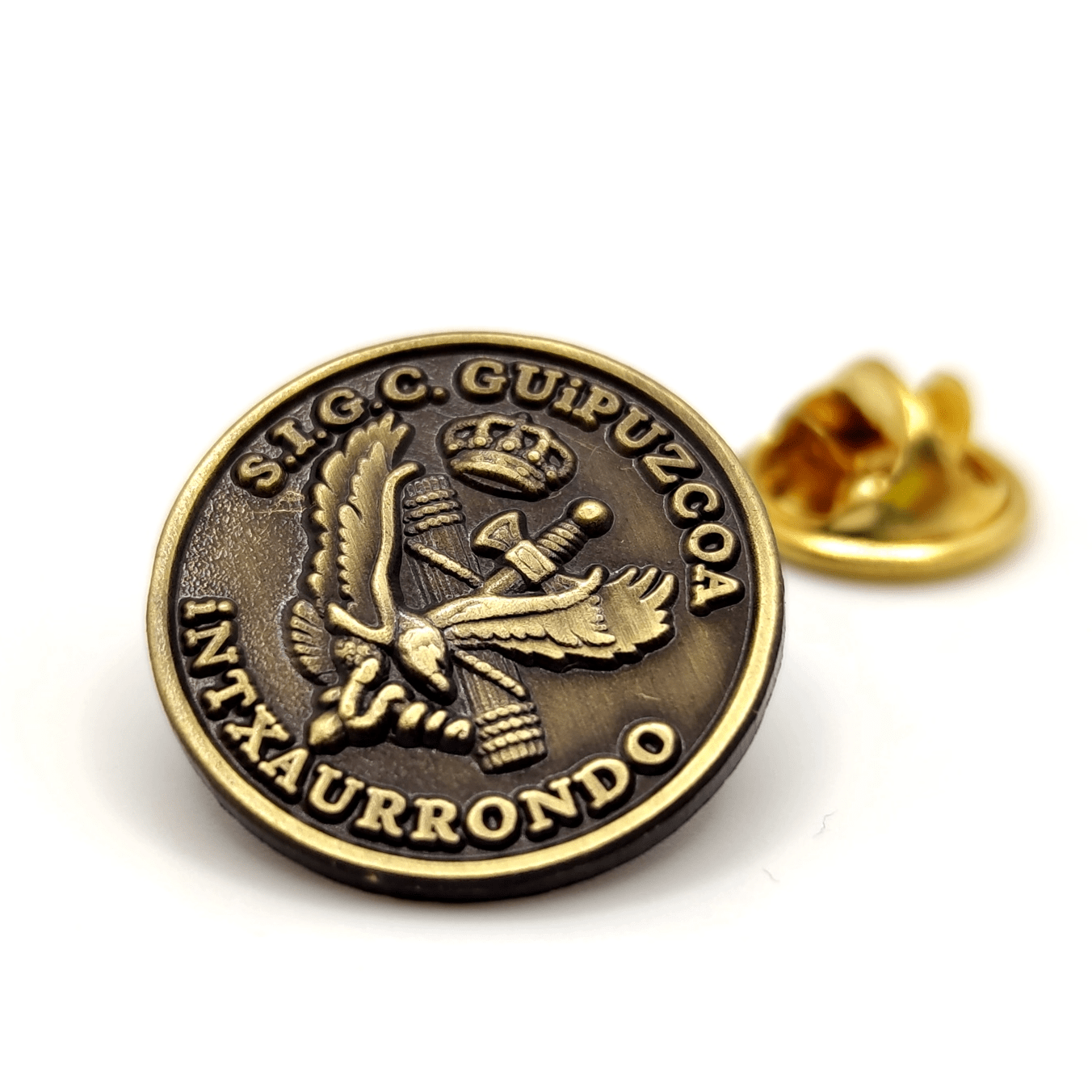3D Sculpted and Molded Pins